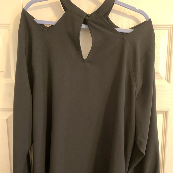 Size 26 Lane Bryant Coldest Shoulder Top - Picture 4 of 6
